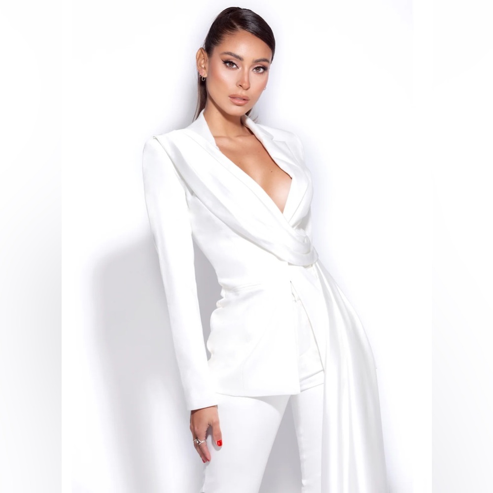 Miss Circle Vandra Draping White Blazer Jacket Size Small - Never Worn